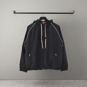 เสื้อแจ็กเก็ต Gu CCI สำหรับผู้ชายลายเส้นทางเว็บสไตล์หรูหราสัญลักษณ์สีแดงสีเขียว & โลโก้เสือผ้าไนล่อนผสมแนวสปอร์ต - Product Image 1