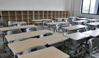 Meubles scolaires en bois durables, bureau d'étudiant moderne à hauteur réglable avec chaise en plastique pour usage scolaire