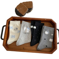 Chaussettes mi-mollet à pois en tissu avec nœud en forme de cœur polyvalent brodé avec des éléments de dessin animé mignons
