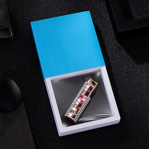 Briquet de luxe en gros orné de strass - Briquet à flamme jet de butane orné de cristaux scintillants dans un coffret cadeau pour femmes et jeunes filles, idéal comme cadeau tendance - Product Image 5