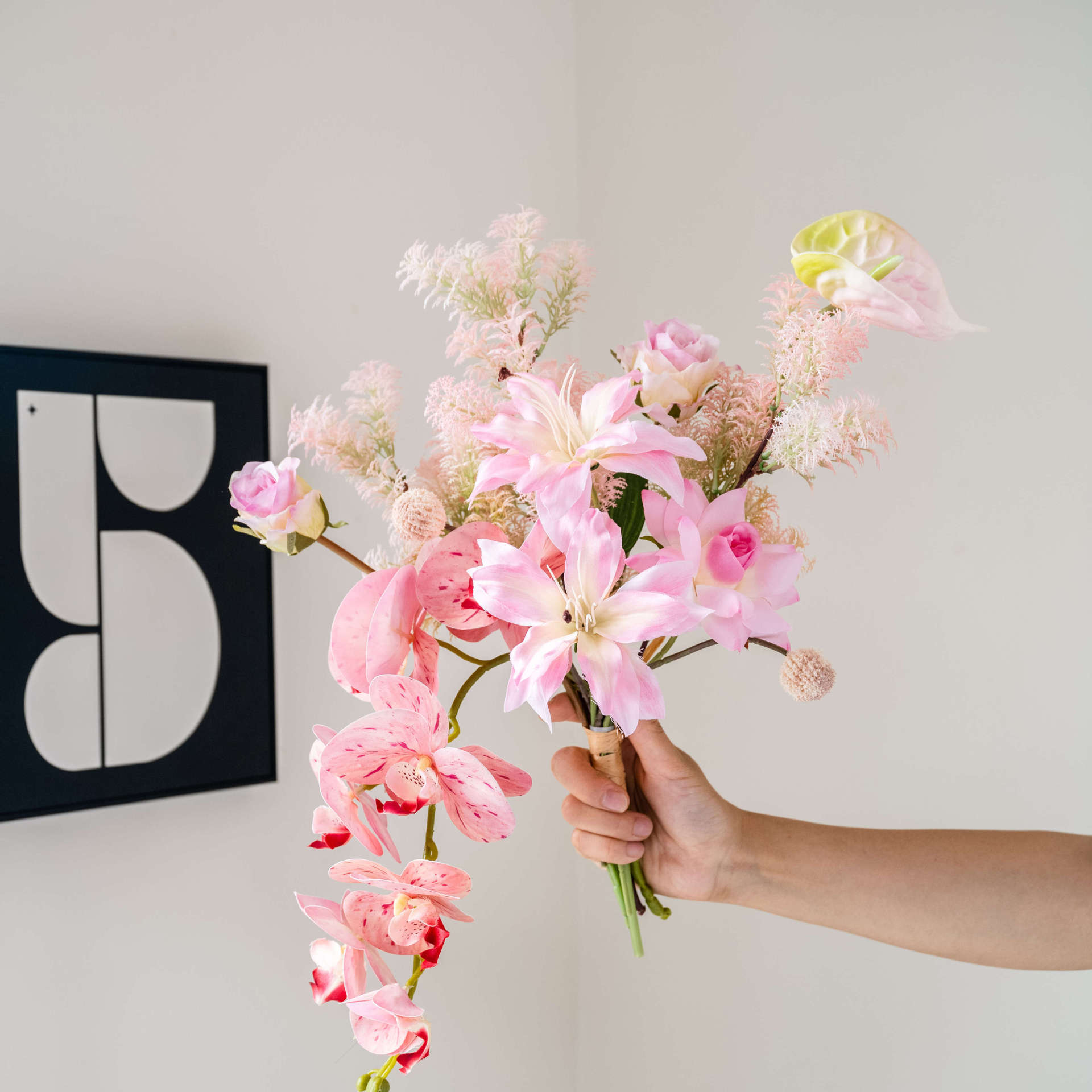 Pink double-petal lily powder phalaenopsis bouquet