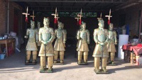 Vente en gros de décorations de jardin grandeur nature agenouillées statue de guerriers en terre cuite en bronze