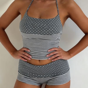 Conjunto de Dos Piezas para Mujer, Top Halter con Parches de Rayas y Puntos Grises y Pantalones Cortos de Cintura Baja, para el Hogar y Vacaciones de Verano - Product Image 3