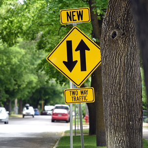 لافتة تحذير منحنية مزدوجة متوافقة مع معايير MUTCD - لافتة أمان للطرق من الألومنيوم العاكس باللون الأصفر الفلوري للطرق السريعة الأمريكية - Product Image 2