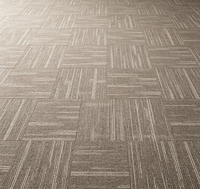 Dalles de moquette modulaires personnalisables 50x50 avec support non-tissé, en nylon haute densité, insonorisantes et antistatiques pour le lieu de travail