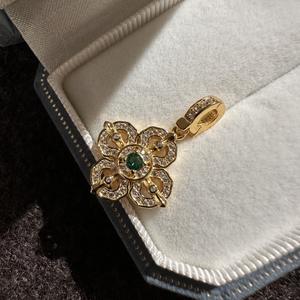 Colgante de Plata de Ley S925 con Circonita Verde de Lujo Ligero, Diseño de Flor Tallada Simple y Moderno, Estilo Vintage Elegante y Antiguo - Product Image 5