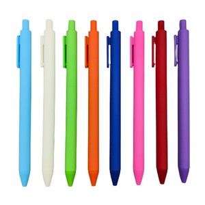 Vente en gros du meilleur <span class=keywords><strong>stylo</strong></span> <span class=keywords><strong>à</strong></span> <span class=keywords><strong>bille</strong></span> en plastique multicolore <span class=keywords><strong>à</strong></span> bas prix recouvert de caoutchouc en vrac avec logo imprimé personnalisé OEM pour la papeterie - Product Image 2