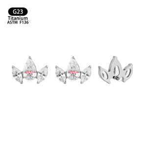 Boucles d'oreilles clous en titane avec zircon en forme de goutte de 8 mm, serti à griffes, pour piercing du cartilage de l'oreille - Product Image 5