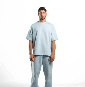 T-shirt en coton bleu clair pour homme, coupe ample, manches courtes, col rond, couleur unie, jersey tricoté, longueur normale - Product Image 1