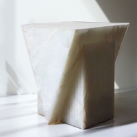 Moderner Luxus-Couchtisch aus Jade-Onyx und Naturmarmor, Unregelmäßiger Beistelltisch für das Wohnzimmer