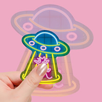 56 autocollants néon de dessins animés extraterrestres et OVNI pour enfants, décoration murale et de bouteilles, autocollants cool de vaisseaux spatiaux