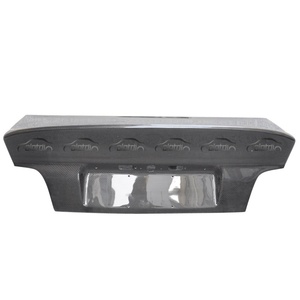 Alerón Trasero Estilo CLS de Fibra de Carbono para Puerta Trasera, Superficie Altamente Pulida, Tejido Twill 3X3, Moldeado al Vacío - Product Image 1