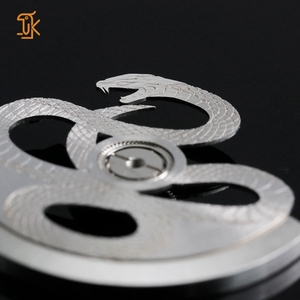 Saiyan Design Serpent Forme Uhren Mouvement Rotor Montre Automatique Marteau Oem Personnalisé Miyota Nh35 Montre Rotor Fabricant - Product Image 2