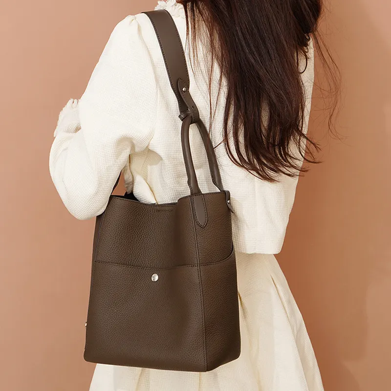 महिला डिजाइनर के लिए नए आगमन बड़े वास्तविक चमड़े की बकेट बैग टोटे बाल्टी बैग
