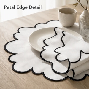 Serviettes en tissu brodées à la main, carrées classiques, réutilisables, décoration de table, couleurs personnalisables, blanc avec bordure noire, rouge, argentée - Product Image 2