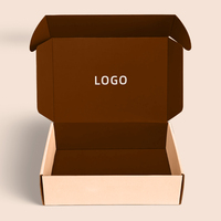 Boîte d'expédition en papier ondulé PPWR personnalisable avec logo, rose clair à l'extérieur, foncé à l'intérieur, recyclable, conception gratuite