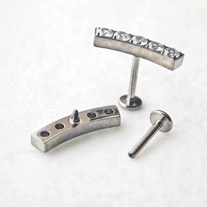 Vente en gros de bijoux de corps en titane de qualité implantable G23 sur mesure, <span class=keywords><strong>piercing</strong></span> interne à filetage, cartilage de <span class=keywords><strong>l</strong></span>'oreille, tragus, hélix, anneau de <span class=keywords><strong>l</strong></span>èvre - Product Image 4