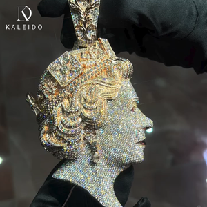 จี้เพชรทรงหน้าคนสองด้านแบบ 3 มิติ ชุบทองคำขาวประดับเพชรซิคอน  งานสั่งทำพิเศษจาก Kaleido สำหรับผู้ชาย - Product Image 1