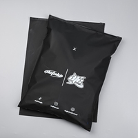 Sacs d'emballage en plastique mat/givré personnalisés, sacs à fermeture éclair pour t-shirts, maillots de bain, sacs à fermeture éclair pour vêtements avec votre propre logo
