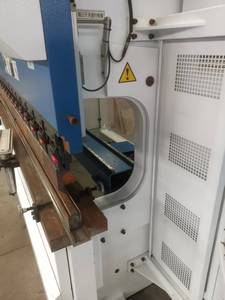 Máquinas Herramienta de Segunda Mano, Prensa Plegadora CNC Usada, Económica, Modelo PBH-<span class=keywords><strong>220</strong></span>-3100 |   Capacidad de <span class=keywords><strong>220</strong></span> Toneladas para Doblado de Metal de Alta Resistencia - Product Image 3