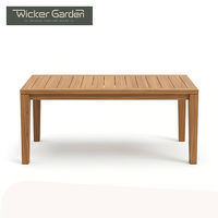 Meubles de salle à manger d'extérieur haut de gamme en teck naturel avec grande table et chaises rembourrées pour les projets de hôtels, de resorts, de jardins et de patios