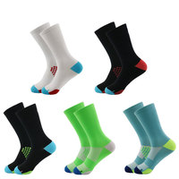 Chaussettes de sport unisexe personnalisées en coton à compression, technique tricotée, bord brodé, logo athlétique, collection printemps, conception OEM