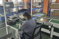 Ligne de montage à chaîne double vitesse pour boîtier d'instruments MV avec conception FMS modulaire et flexible pour un flux de production Lean