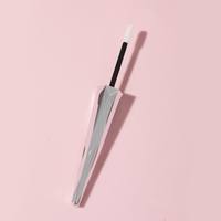 Tube de brillant à lèvres en argent avec logo personnalisé en gros avec bouchon pointu conteneur de glaçage à lèvres vide rechargeable conception d'emballage élégant