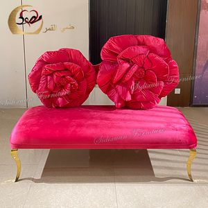 Sofá Moderno de Terciopelo Rosa con Respaldo de Rosas, de Tres Plazas, para Bodas, Comedor, Sala de Estar, Hotel y Apartamento, Personalizable - Product Image 2