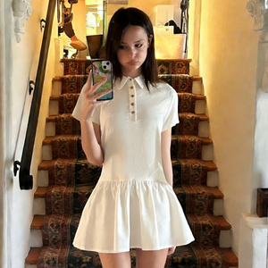 เดรสสไตล์อเมริกันพรีปปี้ คอปกโปโล ติดกระดุมด้านหน้า แต่งผ้าแบบแพทช์เวิร์ค ทรงเข้ารูปช่วงเอว กระโปรงจีบสีพื้น สวยเก๋ - Product Image 3