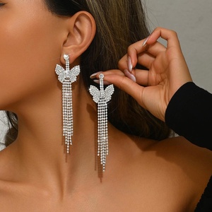 Pendientes Largos de Estilo Europeo Americano para Mujer, Par de Pendientes Modernos con Forma de Alas de Mariposa, Adelgazantes, con Diamantes, Famosos en Internet - Product Image 1