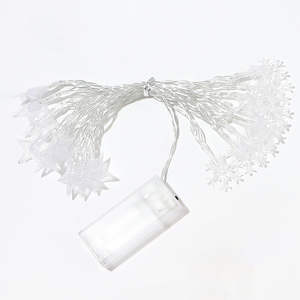 Guirnalda de luces LED de copos de nieve, 10 m, bajo voltaje, color blanco frío, ideal para decoración navideña y ambientación. - Product Image 1