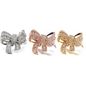 Offre Exceptionnelle : Bague de Mariage Classique en Or 18 carats et Diamants avec Grand Nœud Papillon - Product Image 4