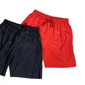 Shorts décontractés pour hommes en polyester satiné, couleur unie, tricotés, écologiques, séchage rapide, taille mi-haute, avec cordon de serrage, pour le sport, rouge et noir - Product Image 1
