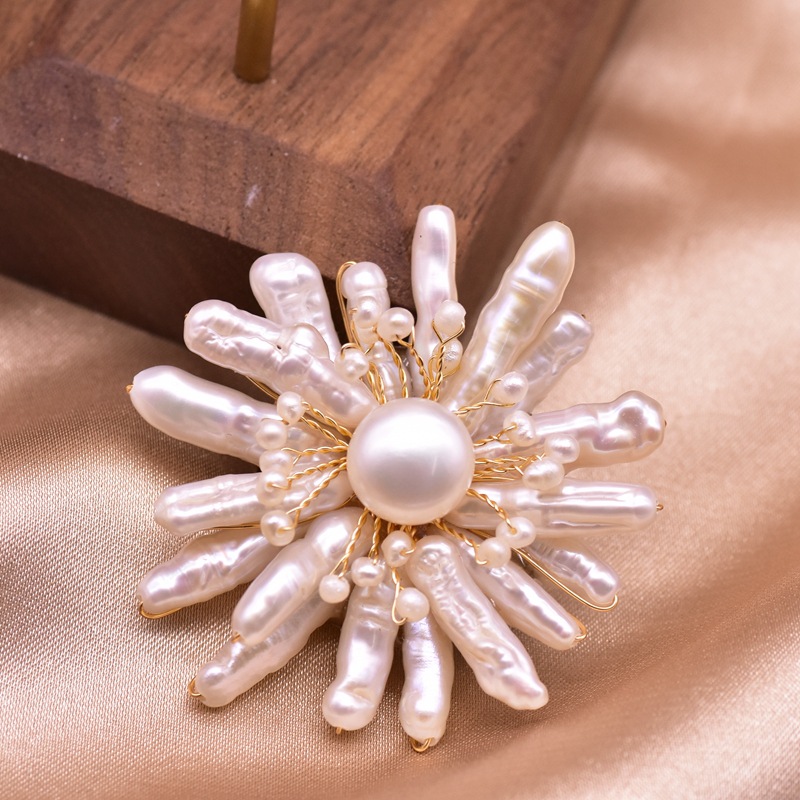 GO0332C-2 Broche fleur de perles baroques