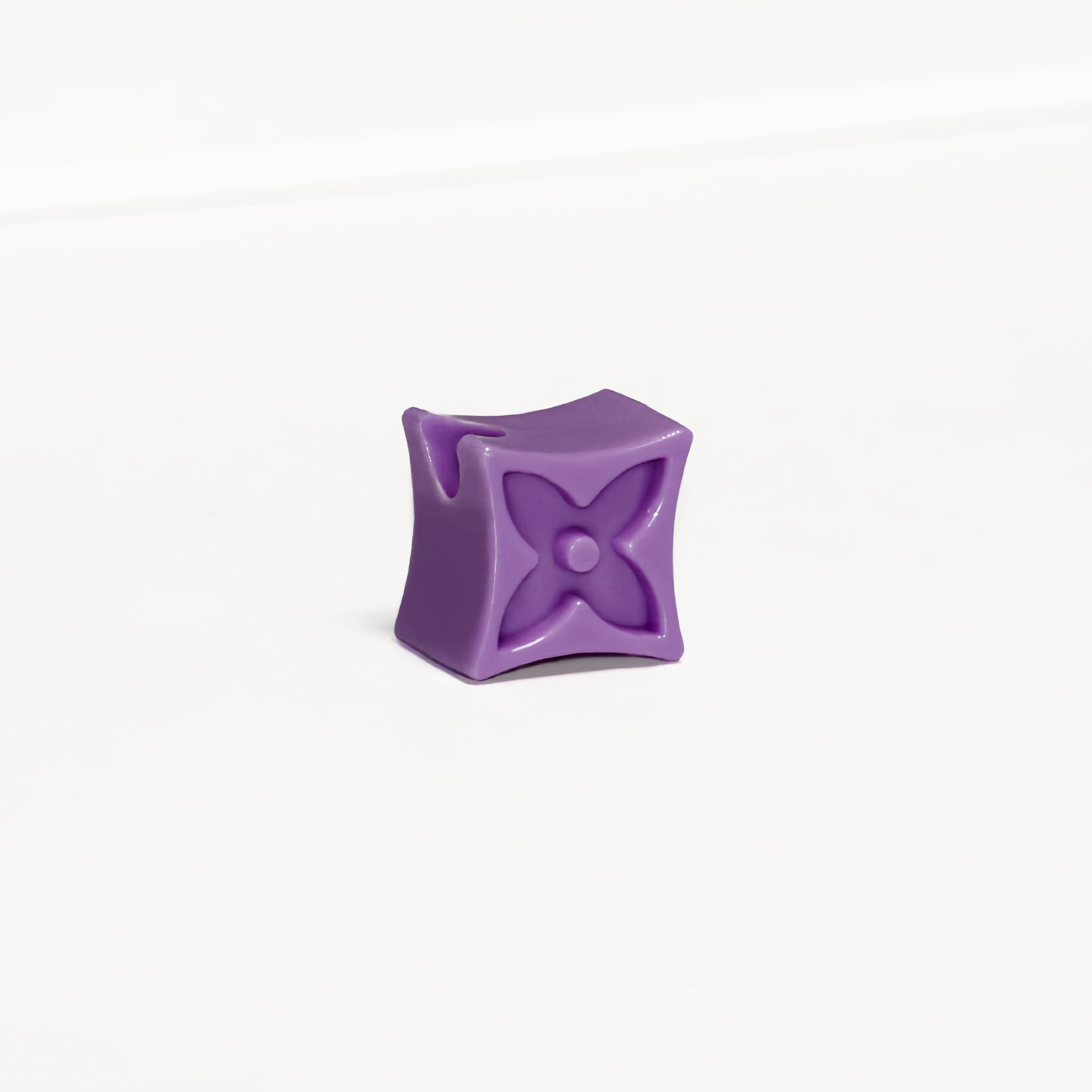 trèfle à quatre feuilles concave [violet clair]