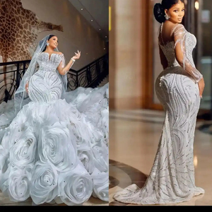 Robe de mariée personnalisée de haute qualité, élégante, style vintage, coupe sirène royale, en dentelle, avec taille drapée et traîne chapelle - Product Image 2