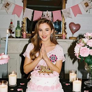 Pins de solapa de <span class=keywords><strong>cumpleaños</strong></span> para mujer con diseño de vaquera disco, hechos a mano, con cinta de grosgrain negra y rosa, insignia de hojalata, decoraciones para fiestas de <span class=keywords><strong>cumpleaños</strong></span> - Product Image 6