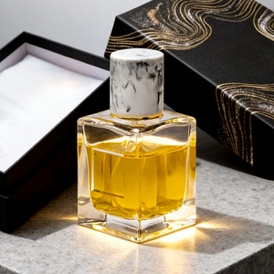Venta al por Mayor de Botellas de Perfume Cuadradas Esmeriladas de 30ml y 50ml, Botellas de Vidrio para Cosméticos con Atomizador, para Hombres y Mujeres, con Serigrafía - Product Image 2