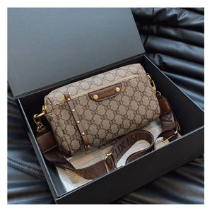 Contáctame: Bolsos de Diseñador de Fábrica de Alta Calidad al por Mayor 5A, Ropa de Mujer de Marca, Moda de Lujo, PU Impermeable para Invierno - Product Image 1