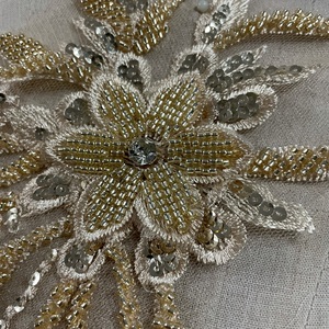 Altın boncuklu dantel aplike fransız <span class=keywords><strong>Chantilly</strong></span> dantel aplike 3D gelin dantel aplike - Product Image 3