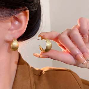 2025ใหม่ตุ้มหูเม็ดเดี่ยวสีฝ้าสไตล์ยุโรปอเมริกันย้อนยุคหรูหราเครื่องประดับแฟชั่นหรูหราเข้าชุดได้กับทุกชุด - Product Image 3