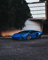 Jantes forgées multi-branches de haute qualité, design 2 pièces, noir brillant avec centre rouge imité, pour Lamborghini Aventador