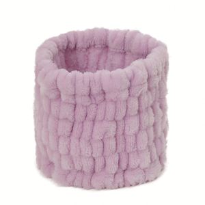 Bandeau de Spa en Polaire Corail pour Femme – Doux, Absorbant, Antidérapant, Idéal pour le Lavage du Visage, les Soins de la Peau et le Démaquillage – Extensible - Product Image 4