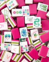 Set Mahjong Akrilik Merah Mawar Terlaris OEM, 4 Lapis, 160 Buah, Ukiran, 160 America Mahjong Tiles