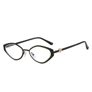 Gafas de Sol Metálicas Vintage UV400 para Mujer con Diseño Floral Transversal, Gafas de Sol para Vacaciones en la Playa - Product Image 5