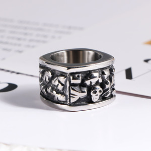 Bague de pouce en acier titane motif crâne pour homme SA150 – Bijou fantaisie surdimensionné - Product Image 1