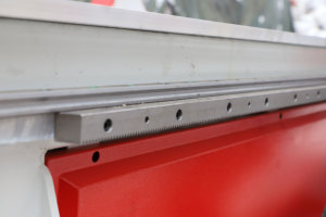 ราคาโรงงาน เครื่องแกะสลักไม้ CNC 3 แกน ขนาด 4x8 ฟุต รุ่น 1325 สำหรับทำประตู ตู้ และเฟอร์นิเจอร์ - Product Image 6