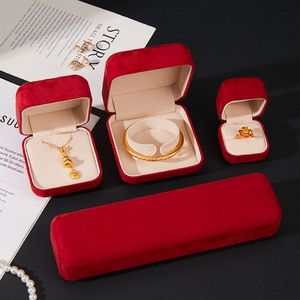 Cajas de Joyería de Terciopelo con Esquinas Repujadas, Elegantes y Personalizadas con Logotipo del Fabricante, para Anillos de Boda, Colgantes, Pulseras y Brazaletes - Product Image 4