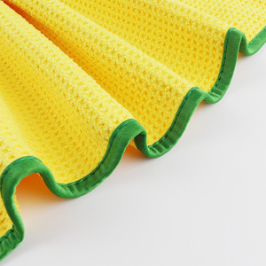 Serviette de nettoyage de voiture 40x60cm en microfibre gaufrée jaune pour le detailing automobile - Product Image 2